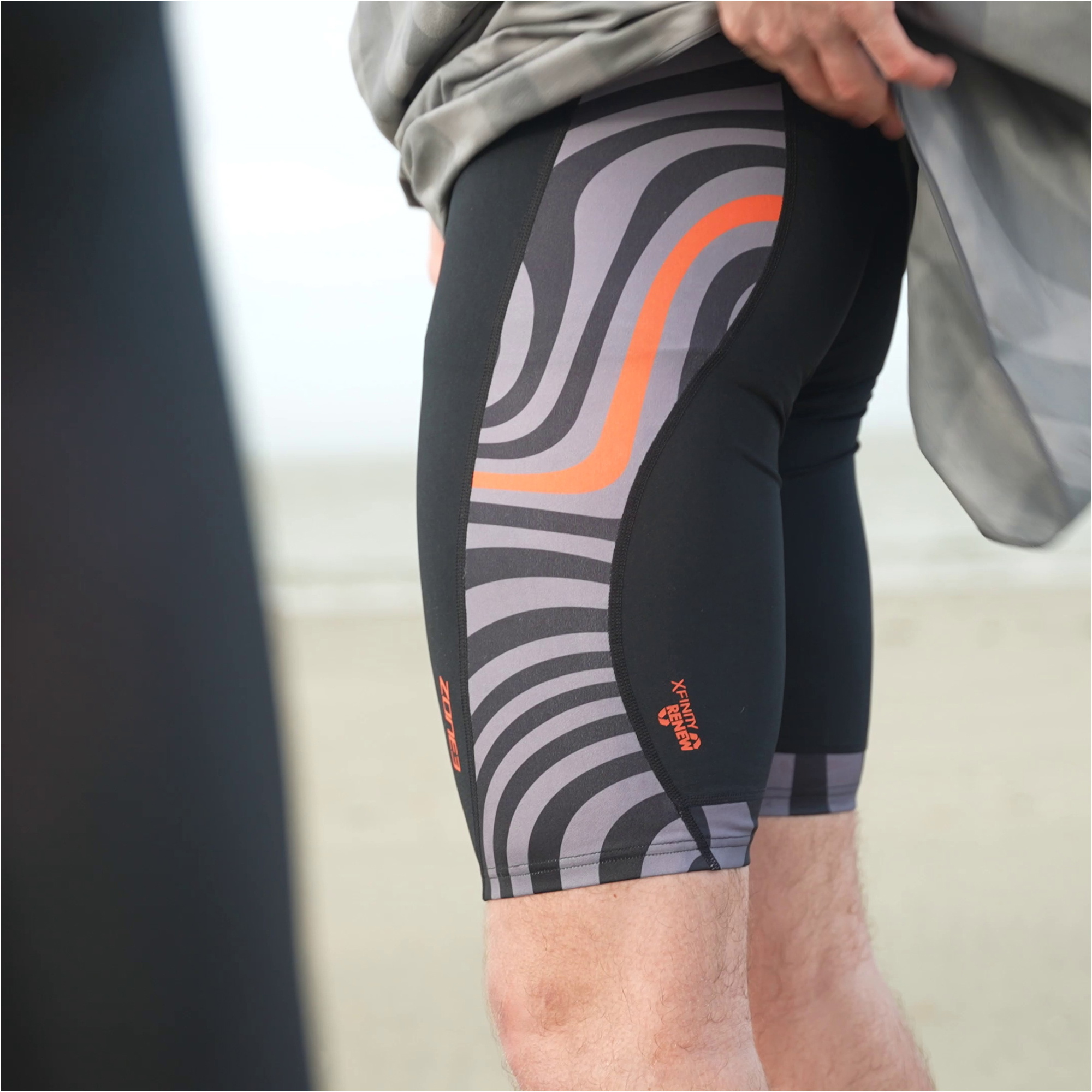 2025 ZONE3 Herre OWS Renew Jammer Shorts SW25MOWSJ101 - Black / Grå